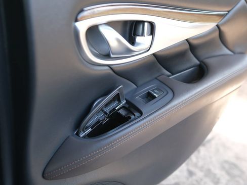 Used 2012 INFINITI M37 x w/ Deluxe Touring Pkg AWD/4WD image 32