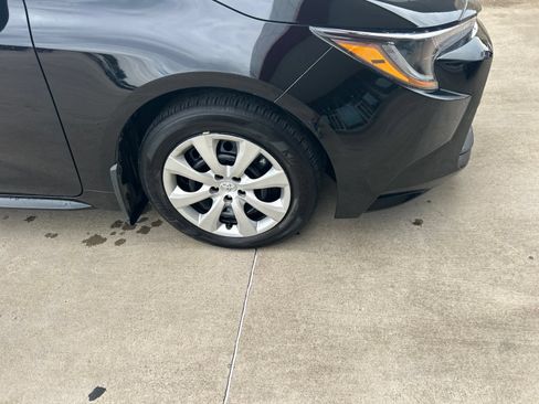 Used 2025 Toyota Corolla LE FWD image 5