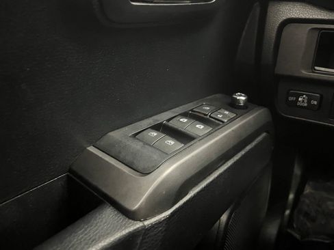 Used 2018 Toyota Tacoma TRD Sport image 25