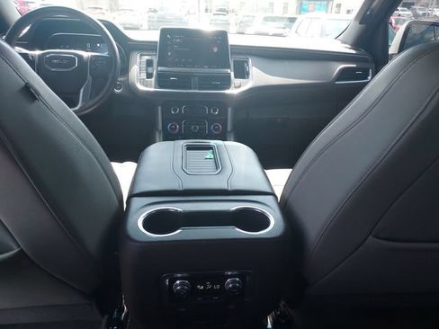 Used 2023 GMC Yukon XL SLT AWD/4WD image 10