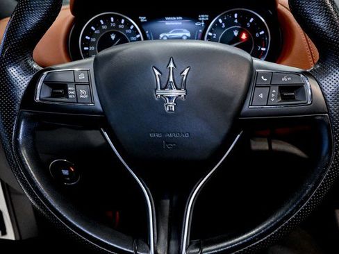 Used 2022 Maserati Levante GT image 33