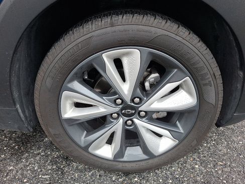 Used 2023 Chevrolet Bolt EUV LT w/ Convenience Package FWD image 9
