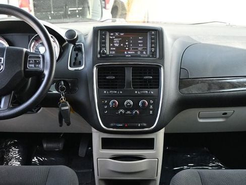 Used 2019 Dodge Grand Caravan SE w/ UConnect Hands-Free Group FWD image 10