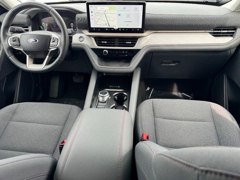 Used 2025 Ford Explorer Active image 12