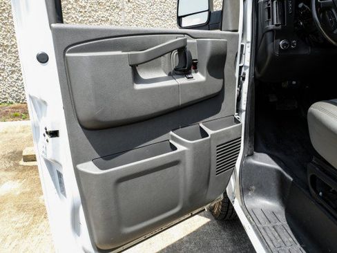 Used 2021 Chevrolet Express 3500 w/ Driver Convenience Package RWD image 26