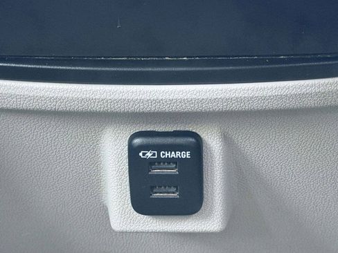 Used 2015 GMC Acadia SLE FWD image 34