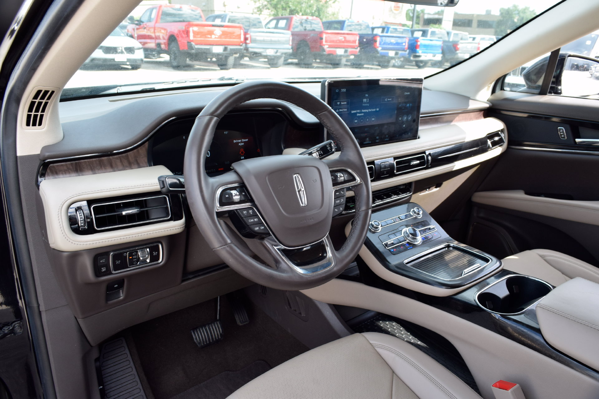 Used 2023 Lincoln Nautilus Reserve w/ Monochromatic Package AWD/4WD image 14