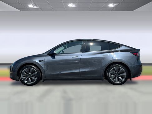 Used 2023 Tesla Model Y Long Range AWD/4WD image 2