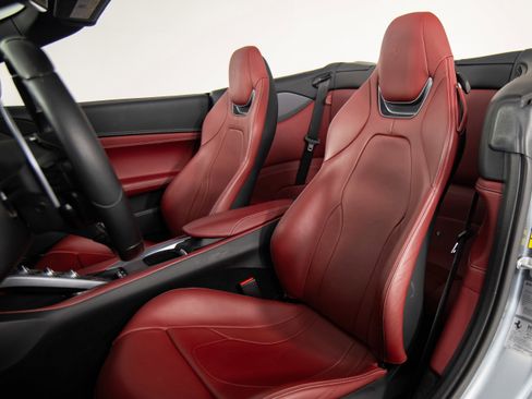 Certified 2019 Ferrari Portofino image 12
