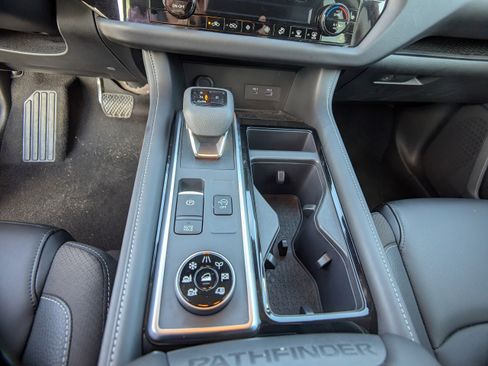 Used 2023 Nissan Pathfinder SL w/ Black Appearance Package AWD/4WD image 25