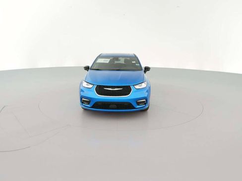 New 2026 Chrysler Pacifica Limited image 2