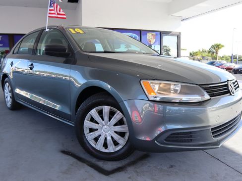 Used 2014 Volkswagen Jetta S image 2