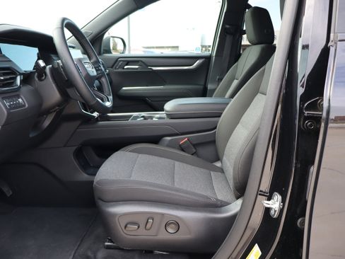 Used 2025 GMC Acadia Elevation image 9