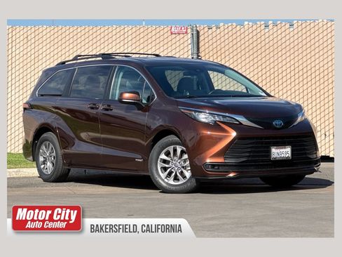 Used 2021 Toyota Sienna LE AWD/4WD image 1