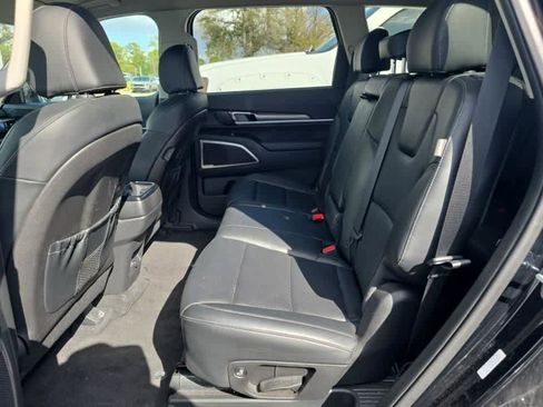 Used 2023 Kia Telluride LX image 7