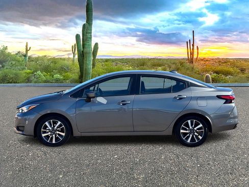 Certified 2025 Nissan Versa SV image 3