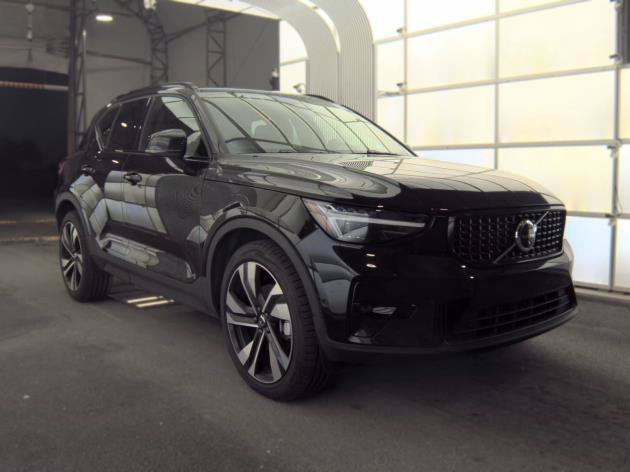 Used 2026 Volvo XC40 B5 Plus AWD/4WD image 3