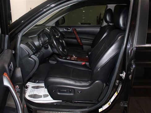 Used 2012 Toyota Highlander Limited w/ Tow Pkg AWD/4WD image 26