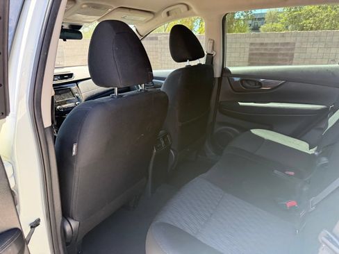 Used 2020 Nissan Rogue S FWD image 11