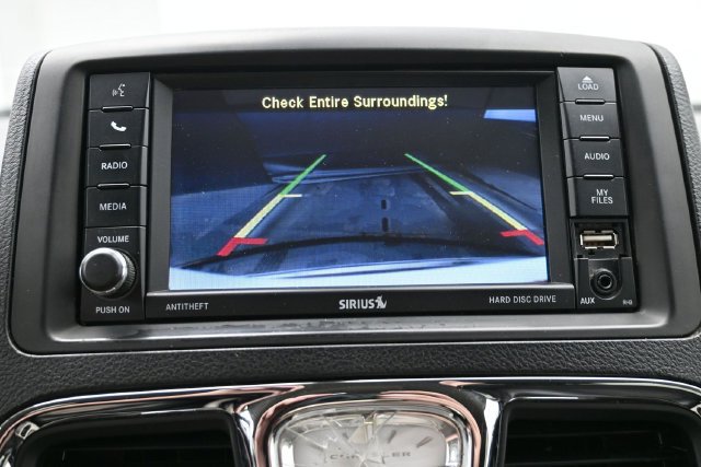 Used 2014 Chrysler Town & Country Touring-L FWD image 31