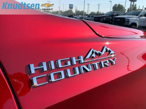 Used 2025 Chevrolet Tahoe High Country AWD/4WD image 9