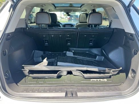 Certified 2023 GMC Terrain AT4 w/ Tech Package AWD/4WD image 5