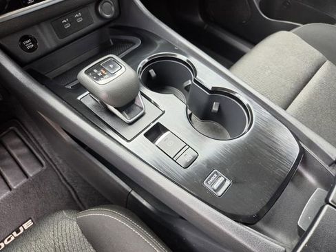Used 2025 Nissan Rogue SV FWD image 11