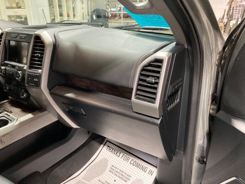 Used 2019 Ford F150 Lariat image 7