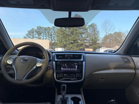 Used 2018 Nissan Altima 2.5 SL w/ 2.5 SL Technology Package FWD image 17