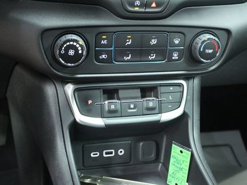 Used 2024 GMC Terrain SLE FWD image 20