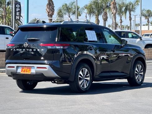 Used 2023 Nissan Pathfinder SL FWD image 3