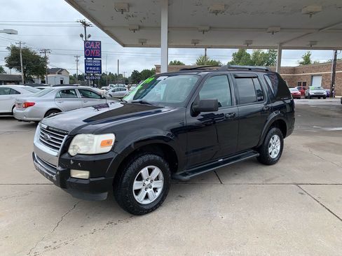 Used 2010 Ford Explorer XLT image 3