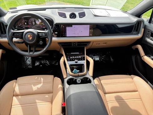 Certified 2025 Porsche Cayenne Coupe AWD/4WD image 16