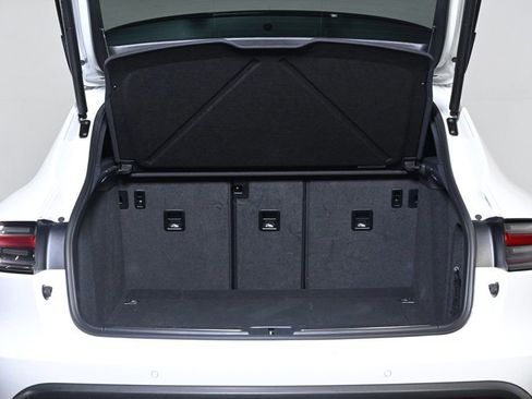 Certified 2025 Porsche Macan image 26