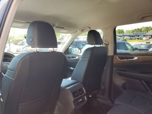 Used 2024 Volkswagen Atlas SE image 11