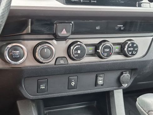 Used 2016 Toyota Tacoma TRD Sport w/ Towing Package AWD/4WD image 14