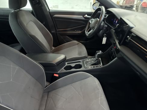 Used 2025 Volkswagen Jetta Sport image 32