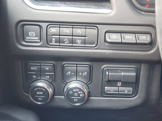 Used 2024 GMC Yukon AT4 w/ AT4 Premium Plus Package AWD/4WD image 22