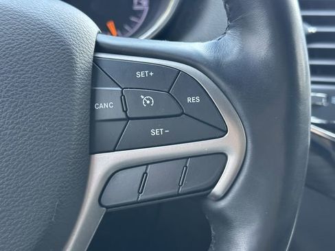 Used 2020 Jeep Grand Cherokee Altitude RWD image 28