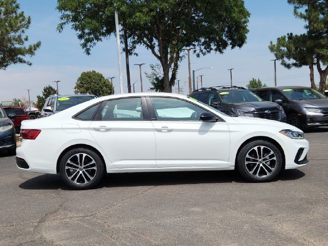 Used 2025 Volkswagen Jetta Sport FWD image 2
