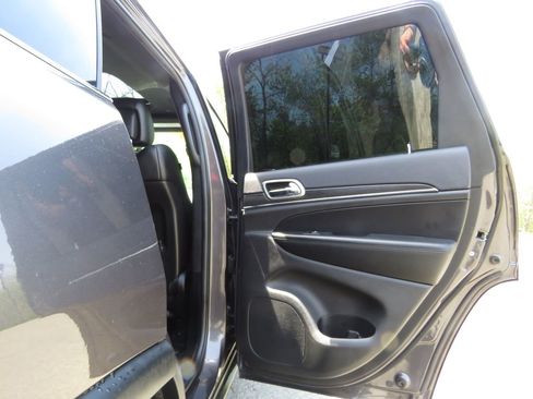 Used 2018 Jeep Grand Cherokee Limited AWD/4WD image 15