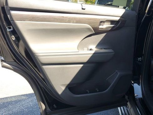 New 2026 Toyota Highlander Limited image 8