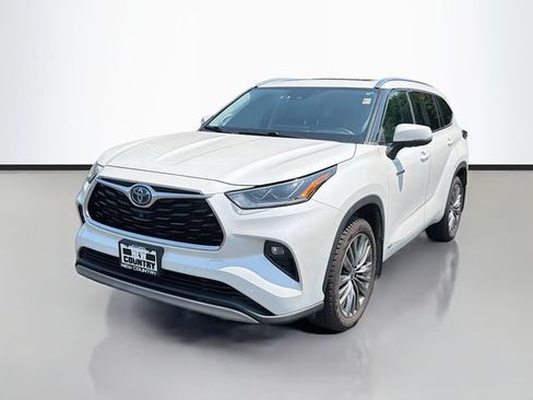 Used 2021 Toyota Highlander Platinum AWD/4WD image 3