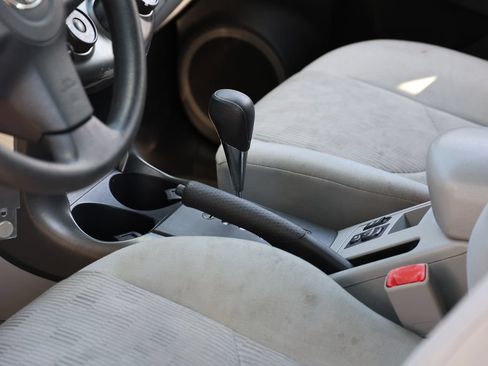 Used 2012 Toyota RAV4 FWD image 9