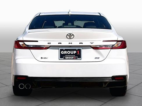 Used 2025 Toyota Camry SE FWD image 9