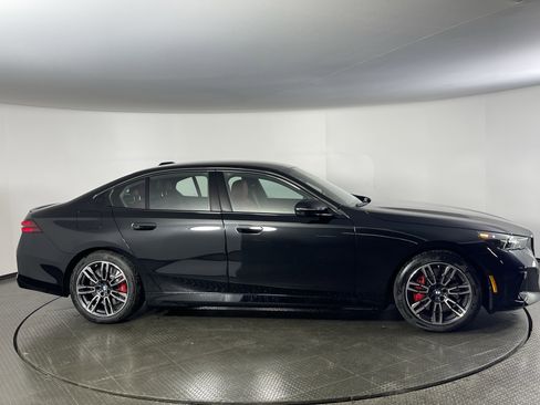 Certified 2026 BMW 550e xDrive image 4
