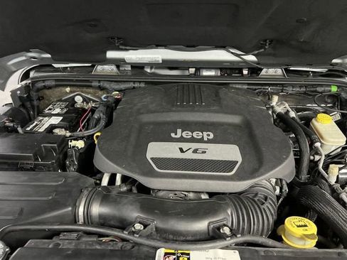 Used 2016 Jeep Wrangler Unlimited Sahara w/ Connectivity Group AWD/4WD image 28