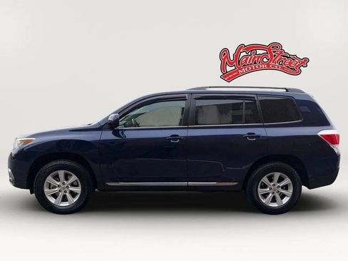 Used 2011 Toyota Highlander SE w/ Tow Pkg image 4