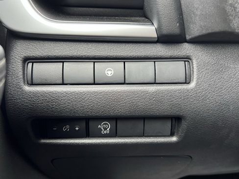 Used 2023 Nissan Rogue SV image 12