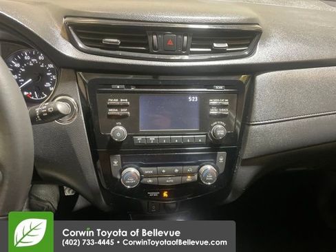 Used 2017 Nissan Rogue SV image 17